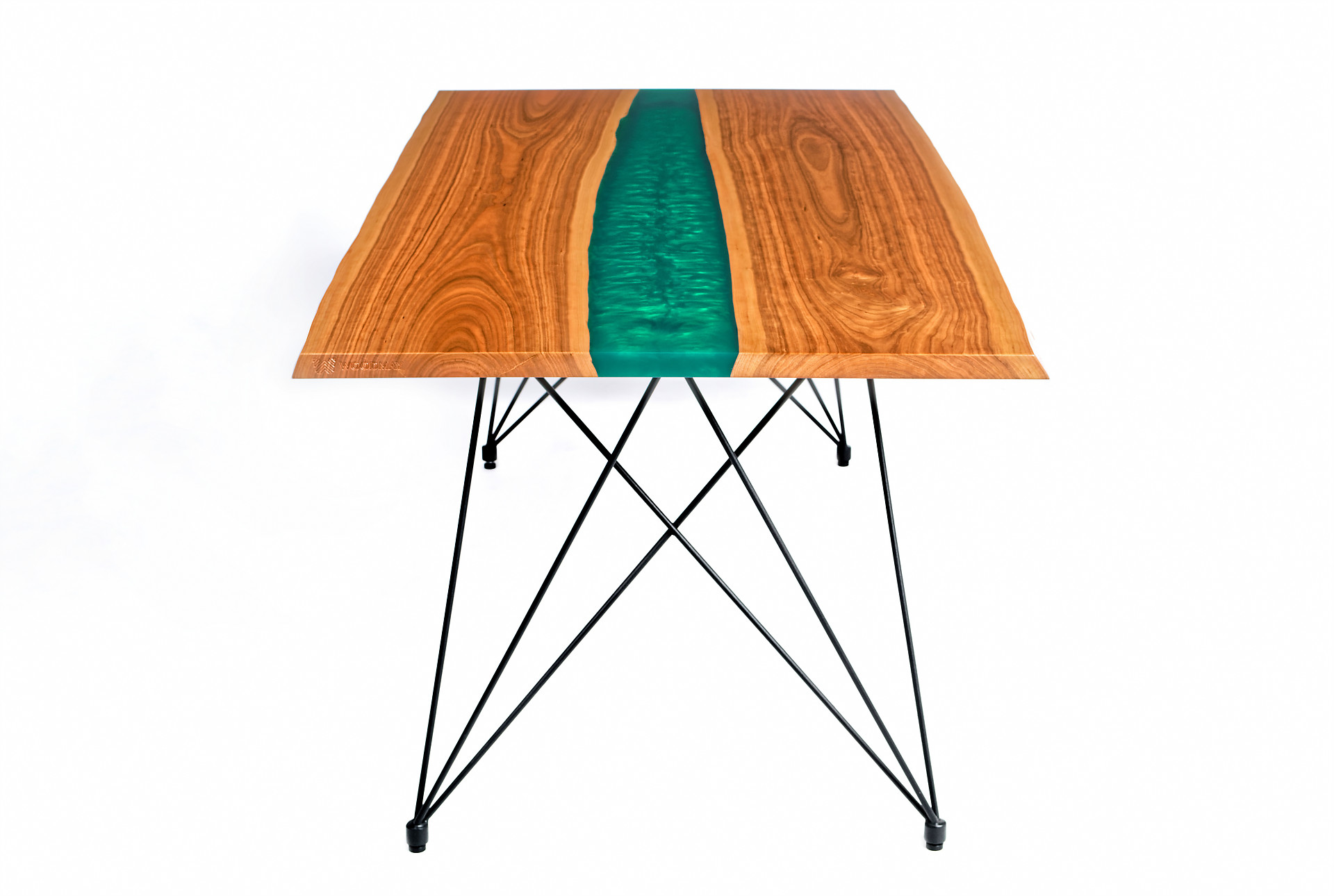 Maia - stůl z třešňového dřeva se zelenou epoxidovou pryskyřicí